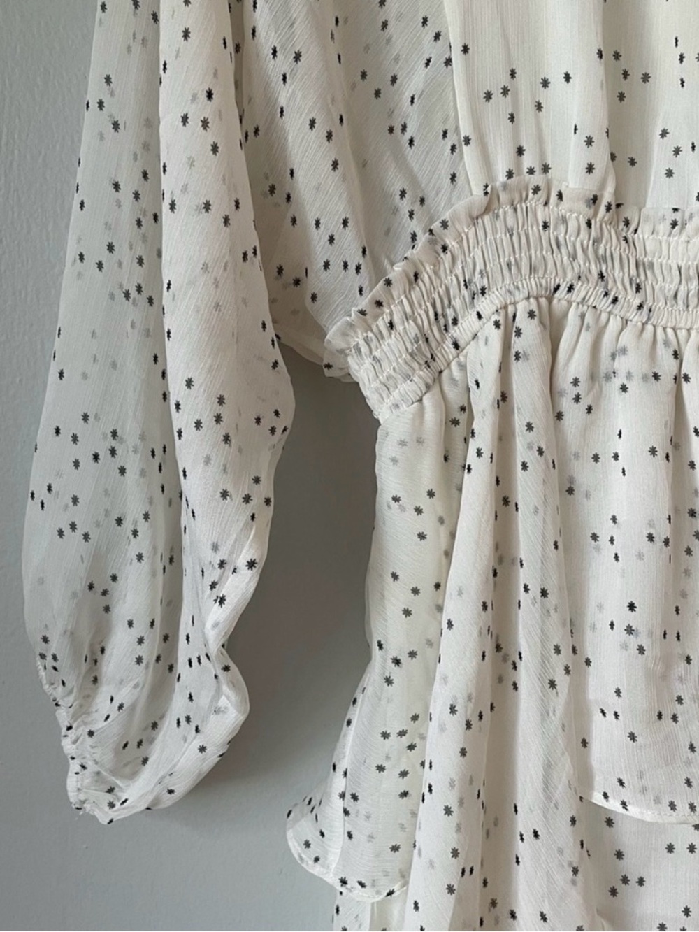 Storia - Chiffon Tiered Mini Dress in Ivory with Black Star Print - Picture 5 of 8